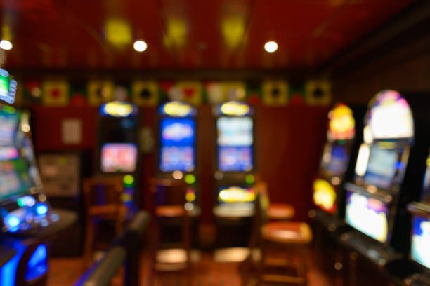 Dealer's hand revealing and payout calculation in real time