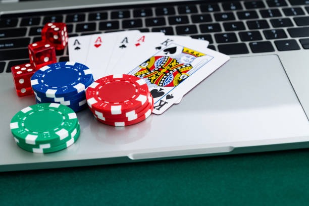 Betting window closes before spin Croupier closing the betting window before spin