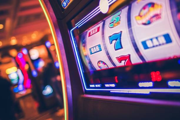 Result display with payouts applied Spin result displayed on screen with winning bets highlighted